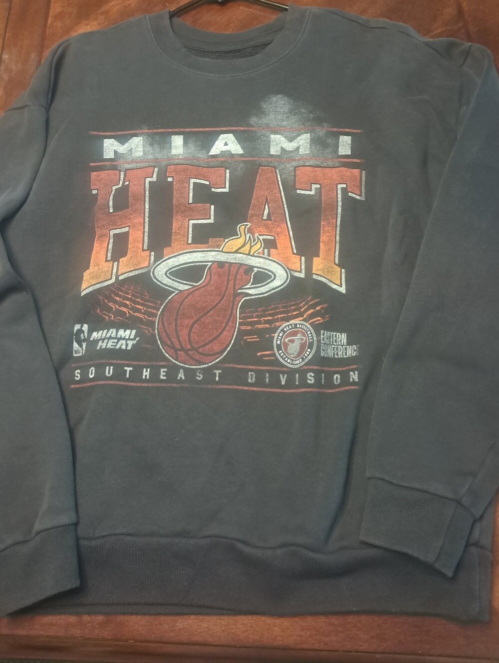 XL Hollister Black NBA Miami Heat Graphic Crewneck Sweatshirt with Red Accent